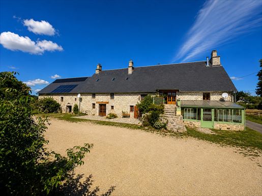 14 pièces 300 m² · à Saint-Angel · 300 m² · 435 000 €
