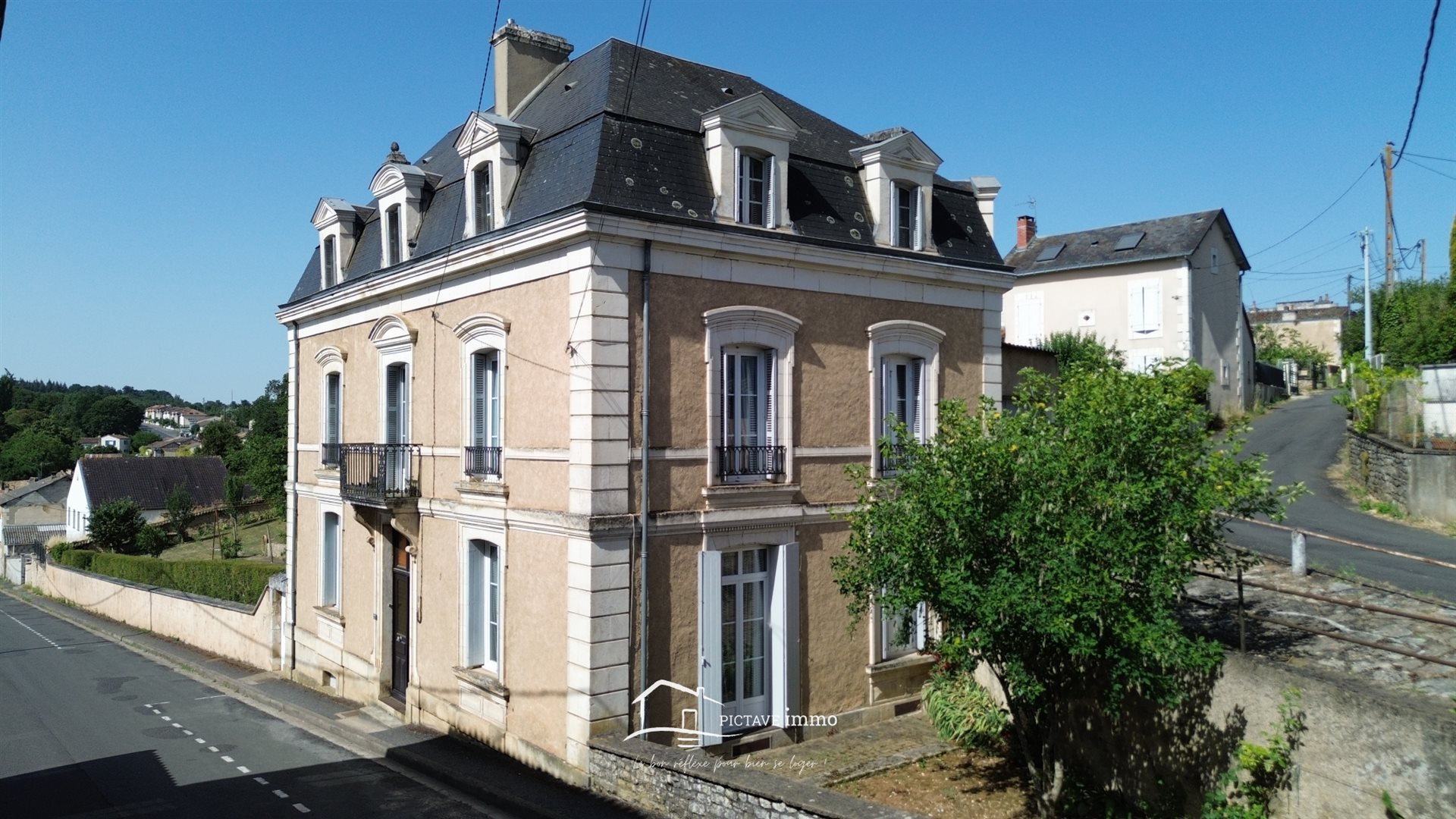 Maison à vendre, 234m², Lusignan
