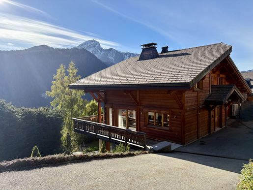 Maison 6 pièces 262 m² · à Châtel · 262 m² · 2 300 000 €