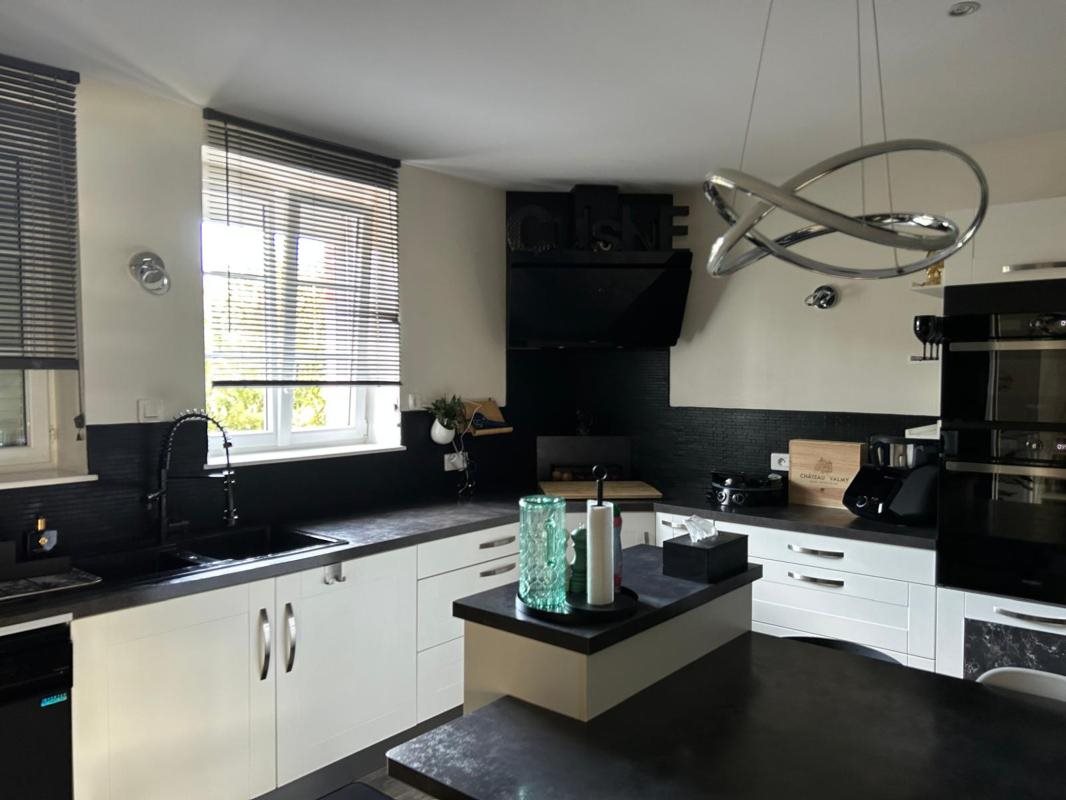 Maison à vendre, 206m², Saint-Yorre