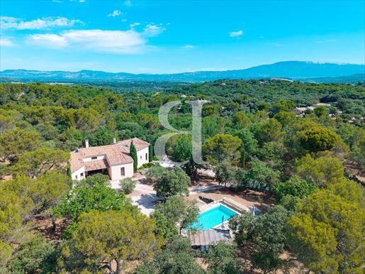 Maison 8 pièces 250 m² · à Pernes-les-Fontaines · 250 m² · 1 098 000 €