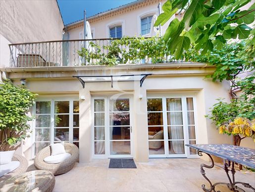 Maison 6 pièces 210 m² · à L'Isle-sur-la-Sorgue · 210 m² · 1 290 000 €