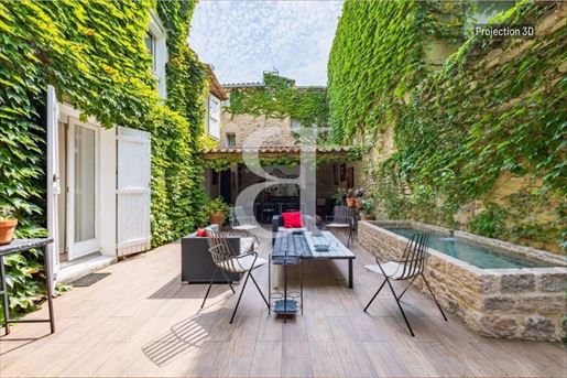 Maison 6 pièces 244 m² · à L'Isle-sur-la-Sorgue · 244 m² · 850 000 €