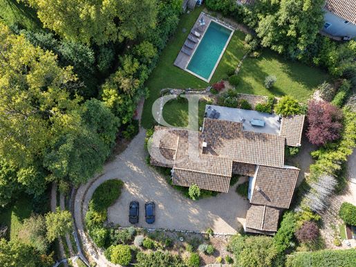 Maison 5 pièces 206 m² · à L'Isle-sur-la-Sorgue · 206 m² · 799 000 €