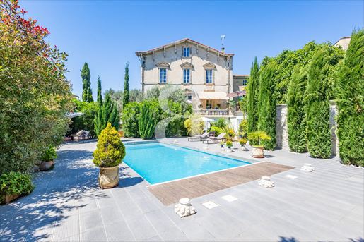 Maison 12 pièces 400 m² · à L'Isle-sur-la-Sorgue · 400 m² · 1 390 000 €