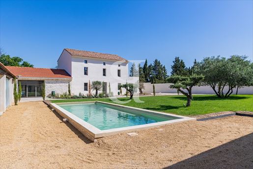 Maison 8 pièces 408 m² · à Pernes-les-Fontaines · 408 m² · 1 260 000 €