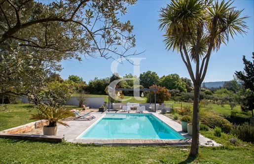 Maison 7 pièces 218 m² · à Pernes-les-Fontaines · 218 m² · 1 596 000 €
