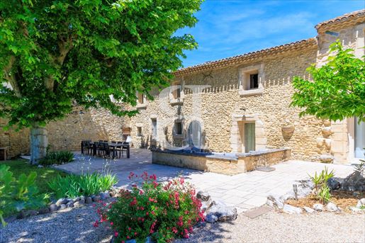 Maison 9 pièces 370 m² · à L'Isle-sur-la-Sorgue · 370 m² · 1 295 000 €
