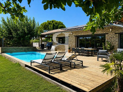 Maison 7 pièces 210 m² · à L'Isle-sur-la-Sorgue · 210 m² · 947 500 €