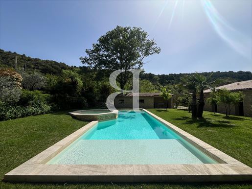 Maison 5 pièces 160 m² · à L'Isle-sur-la-Sorgue · 160 m² · 1 295 000 €
