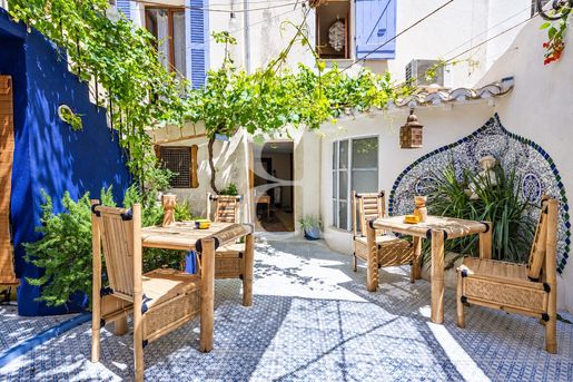 Maison 7 pièces 221 m² · à L'Isle-sur-la-Sorgue · 221 m² · 799 000 €