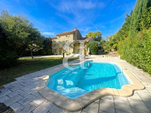 Maison 9 pièces 250 m² · à Carpentras · 250 m² · 799 500 €