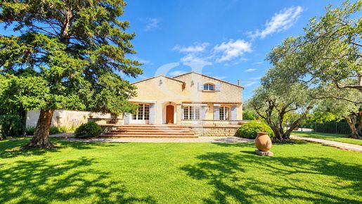 Maison 6 pièces 215 m² · à Carpentras · 215 m² · 479 000 €