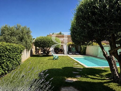 Maison 5 pièces 195 m² · à Maubec · 195 m² · 799 000 €