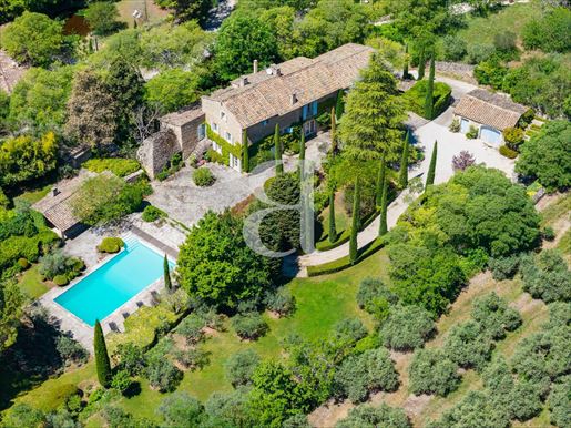 Maison 7 pièces 430 m² · à Gordes · 430 m² · 2 800 000 €