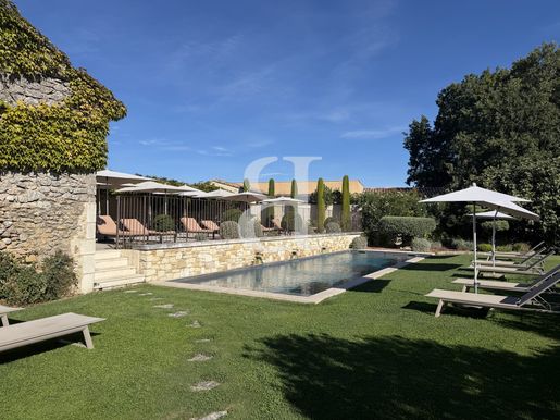 Maison 20 pièces 620 m² · à Oppède · 620 m² · 3 180 000 €