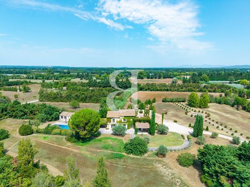 Maison 8 pièces 303 m² · à L'Isle-sur-la-Sorgue · 303 m² · 1 495 000 €