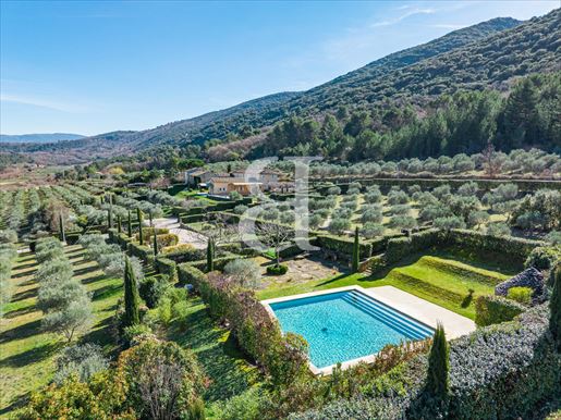 Maison 12 pièces 426 m² · à Ménerbes · 426 m² · 2 690 000 €