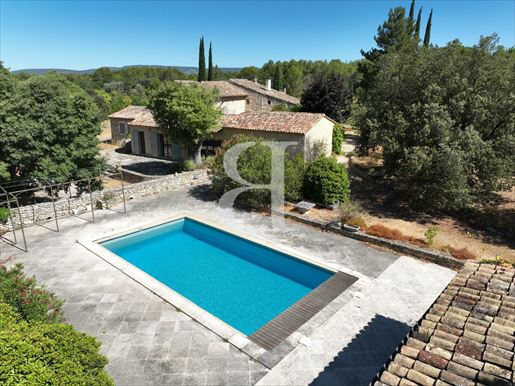 Maison 8 pièces 390 m² · à Ménerbes · 390 m² · 2 495 000 €