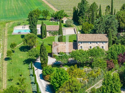 Maison 10 pièces 255 m² · à Roussillon · 255 m² · 1 595 000 €