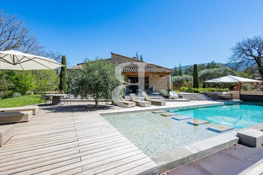 Maison 6 pièces 253 m² · à Ménerbes · 253 m² · 2 380 000 €