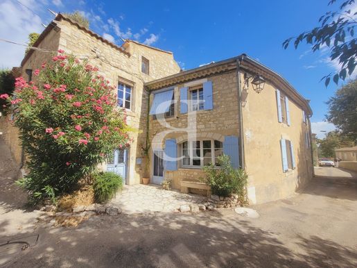 Maison 9 pièces 160 m² · à La Garde-Adhémar · 160 m² · 490 000 €