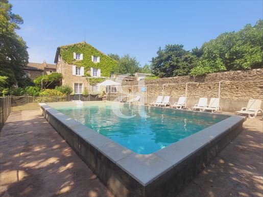 Maison 15 pièces 411 m² · à Grignan · 411 m² · 810 000 €