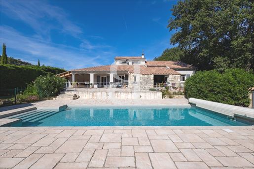 Maison 7 pièces 270 m² · à Saint-Restitut · 270 m² · 695 000 €