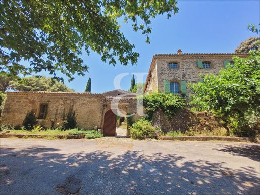 Maison 12 pièces 350 m² · à Grignan · 350 m² · 1 050 000 €