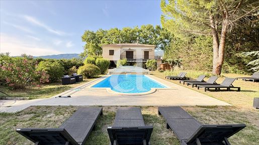 Maison 7 pièces 250 m² · à Bédoin · 250 m² · 884 000 €