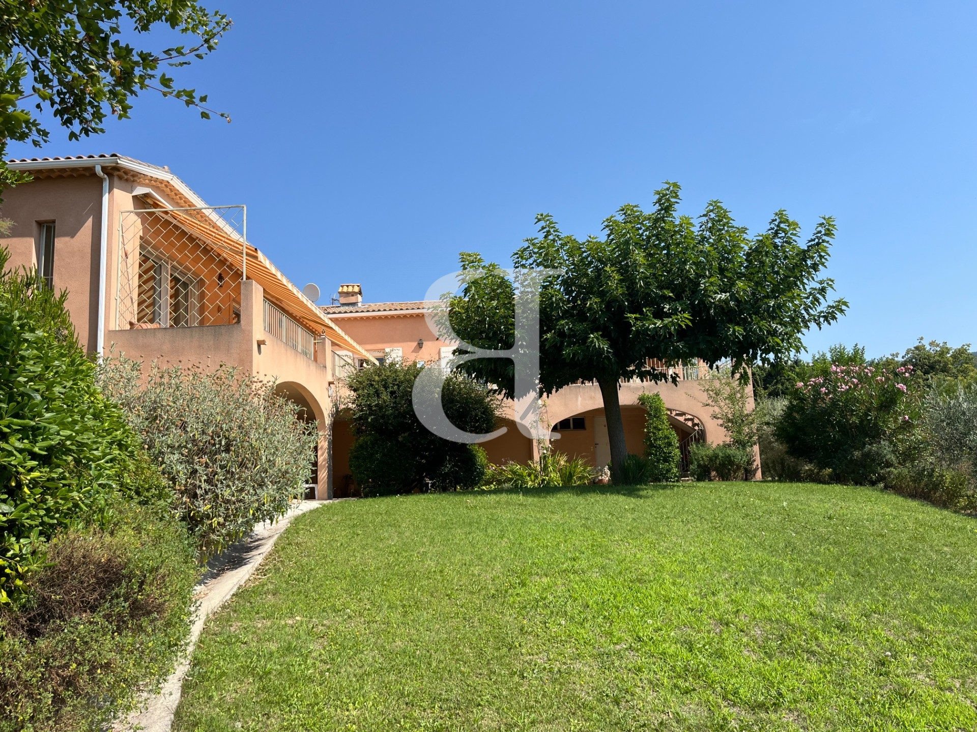 Maison à vendre, 228m², Flassan
