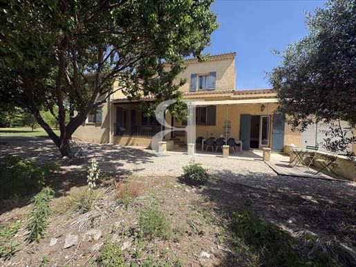 Maison 6 pièces 180 m² · à Bédoin · 180 m² · 585 000 €