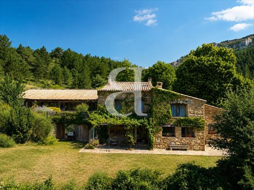 Maison 16 pièces 265 m² · à Buis-les-Baronnies · 265 m² · 988 000 €