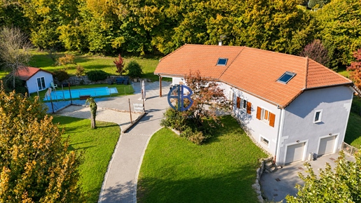 Maison 6 pièces 196 m² · à Corbelin · 196 m² · 469 000 €