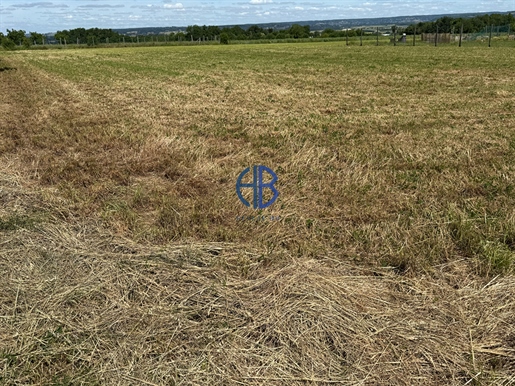 Terrain 1581 m² · à Viriville · 1 581 m² · 95 000 €