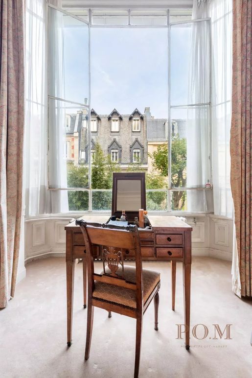Appartement 158 m² · à Paris 16ème · 158 m² · 2 050 000 €