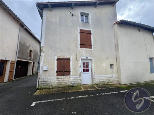 Maison 4 pièces 82 m² · à La Mothe-Saint-Héray · 82 m² · 59 500 €