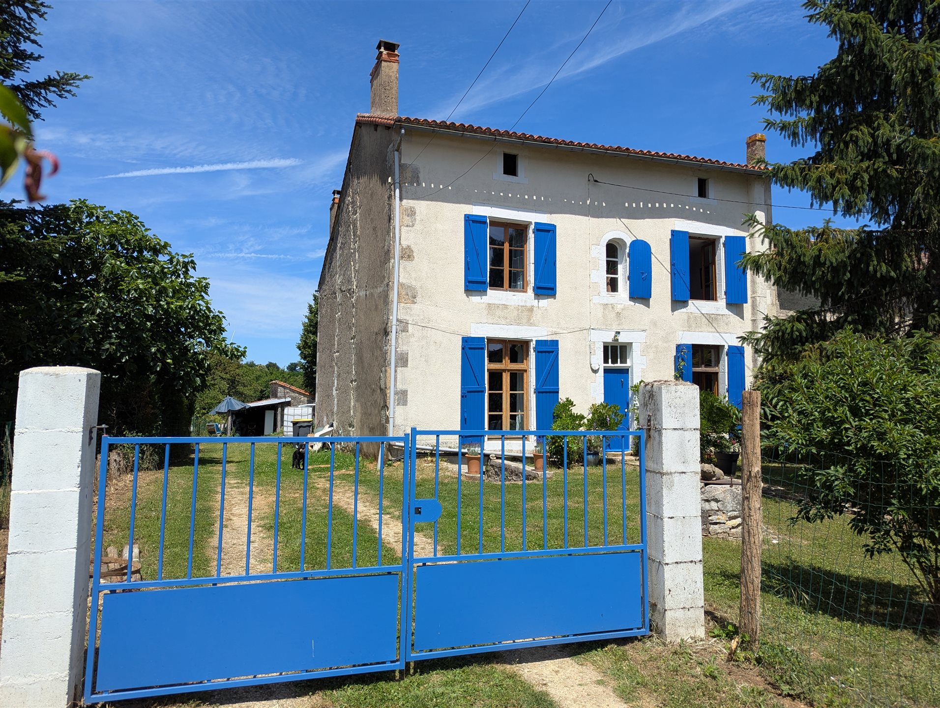 5 pièces 155 m² · à Civray · 155 m² · 155 000 €