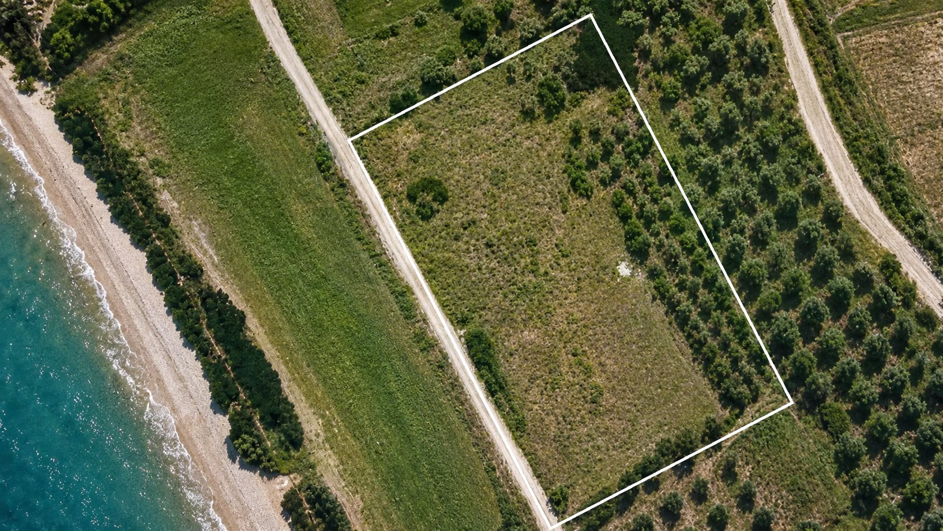 Terreno para Construção (5.916 m²) | 60 m da Marinha | Visão Infinita do Norte do Golfo Egéu/Róviés