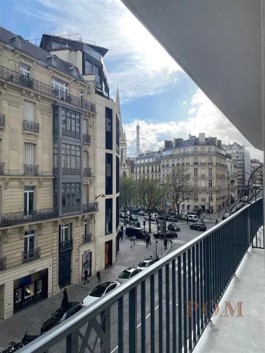 2 pièces 64 m² · à Paris 8ème · 64 m² · 1 825 000 €