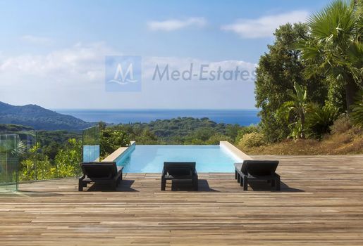 Maison 10 pièces 340 m² · à La Croix-Valmer · 340 m² · 5 450 000 €