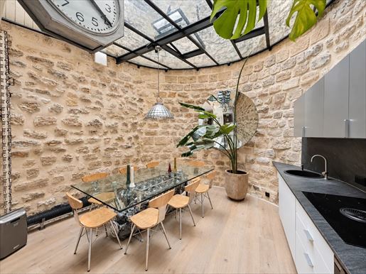2 pièces 63 m² · à Paris 18ème · 63 m² · 750 000 €
