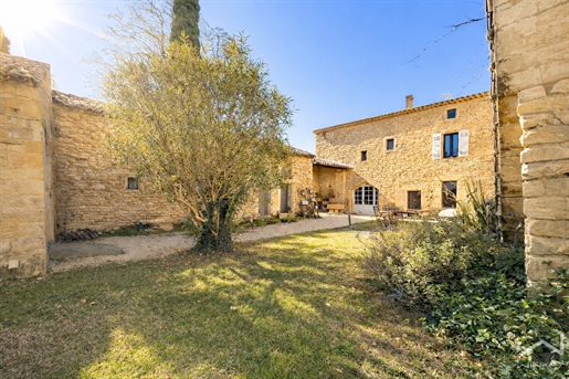 Maison 15 pièces 387 m² · à Grignan · 387 m² · 1 890 000 €