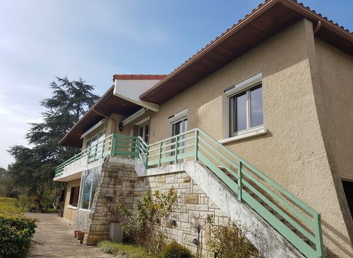 Maison 10 pièces 260 m² · à Condom · 260 m² · 220 000 €