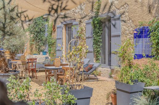 Maison 15 pièces 312 m² · à Lectoure · 312 m² · 737 000 €