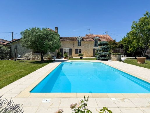 Maison 9 pièces 210 m² · à Condom · 210 m² · 490 000 €