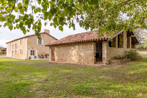 Maison 7 pièces 251 m² · à Ordan-Larroque · 251 m² · 540 000 €