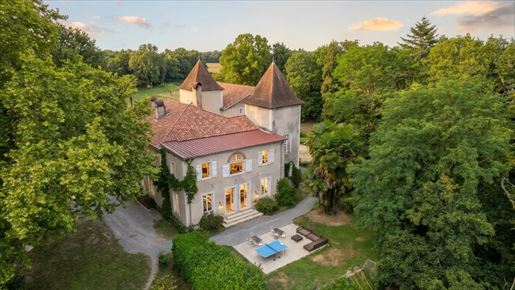 Maison 20 pièces 880 m² · à Pouillon · 880 m² · 1 490 000 €