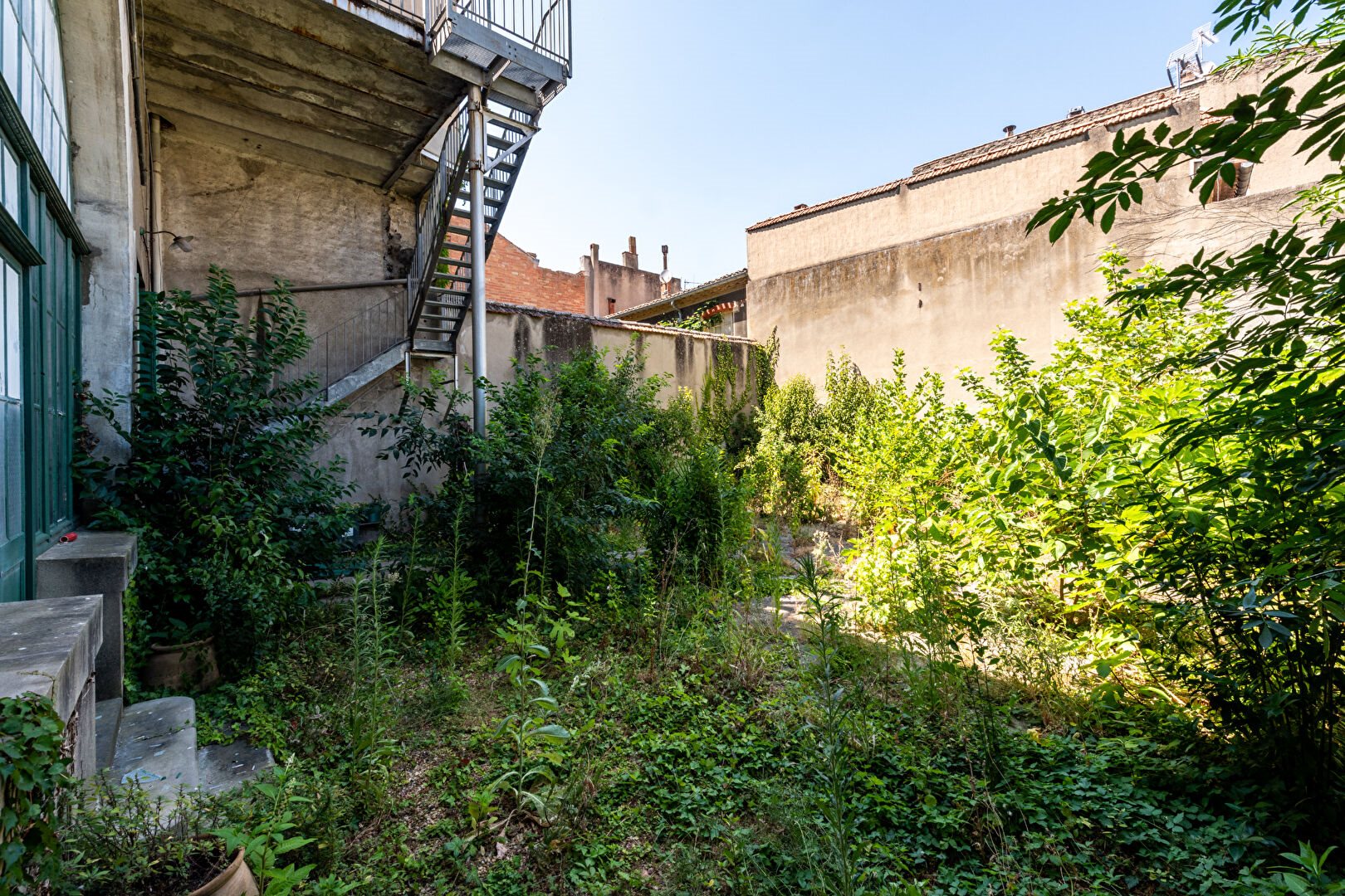 Private mansion with garden and large garage - Plus
