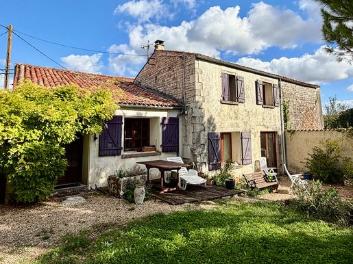 Maison 7 pièces 190 m² · à Saint-Mandé-sur-Brédoire · 190 m² · 179 900 €